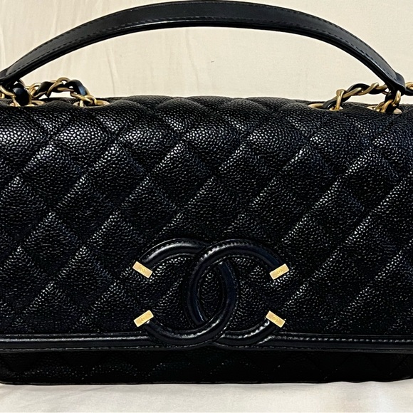 *SOLD* CHANEL Caviar Quilted Medium CC
Filigree Flap Black - Picture 11 of 16